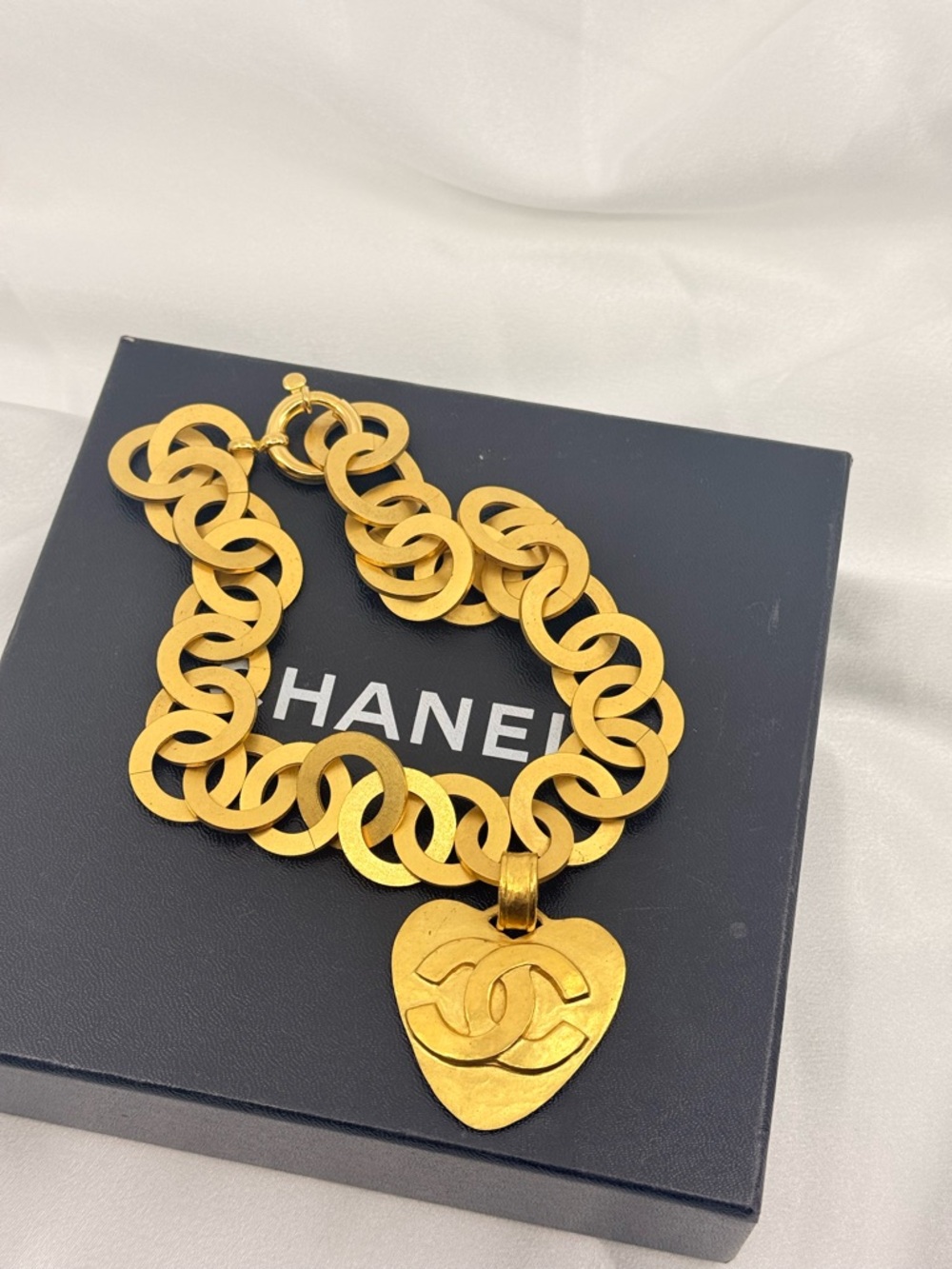 Chanel Vintage Gold CC Heart Chunky Chain Pendant Necklace - Picture 9 of 12